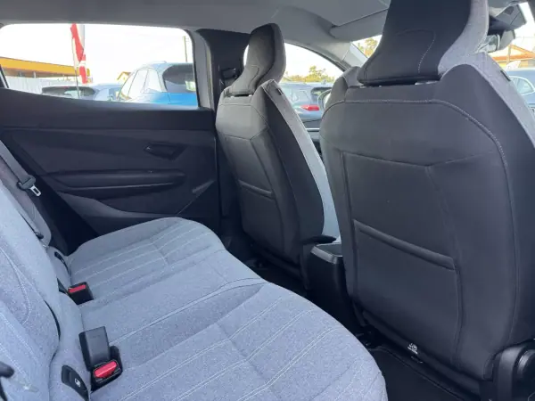 Renault Mégane E-Tech 2022 - 22500 EUR, 96000 km - AUTO.MOTO.pt - 96000km - foto 19 de 44