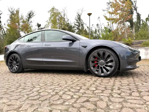 Tesla Model 3 2021 - 29900 EUR, 128000 km - 128000km - foto 21 de 26