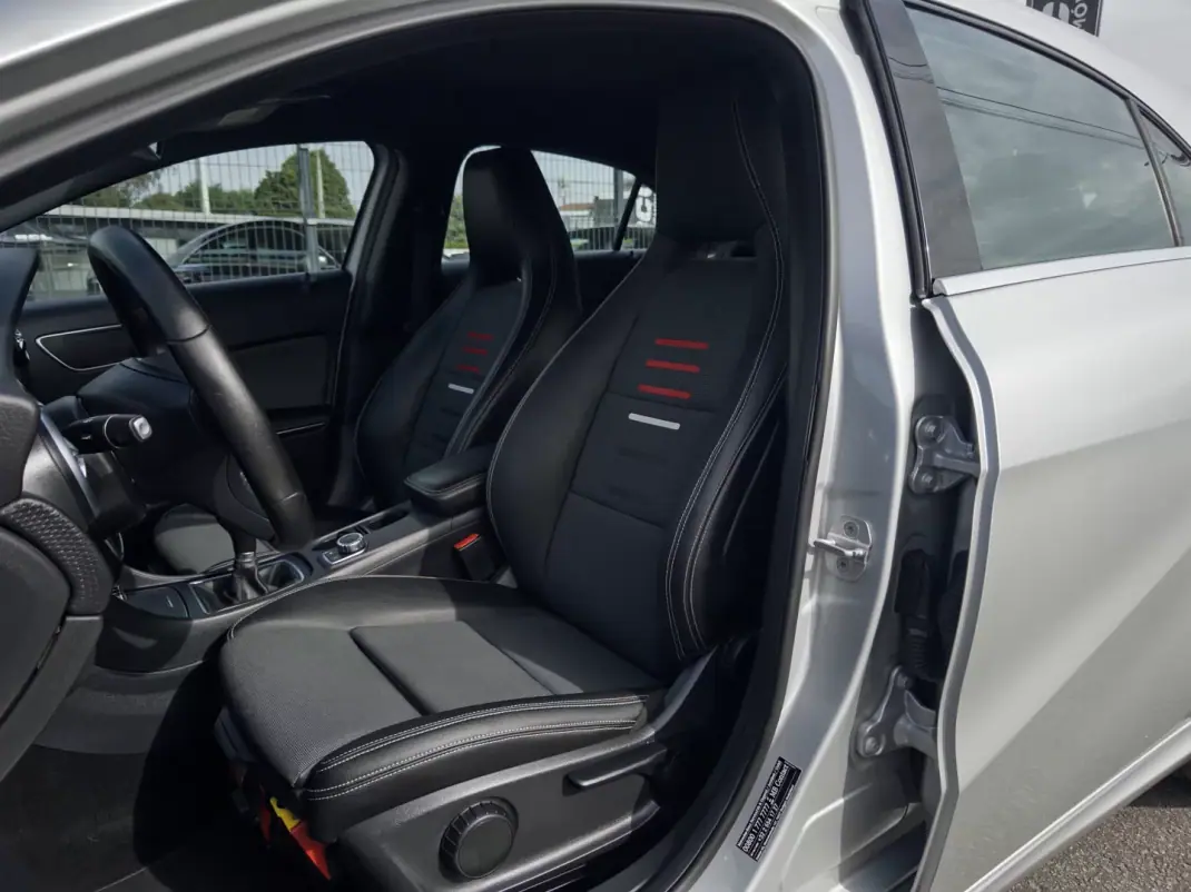 Mercedes-Benz A 180 2017 - 15990 EUR, 155000 km - AUTO.MOTO.pt - 155000km - foto 30 de 34