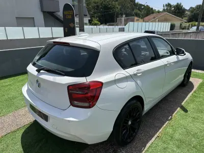 BMW 118 2015 - 16000 EUR, 220000 km - AUTO.MOTO.pt - 220000km - foto 12 de 65