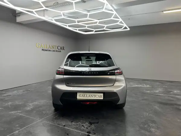 Peugeot e-208 2020 - 18200 EUR, 53794 km - AUTO.MOTO.pt - 53794km - foto 4 de 10