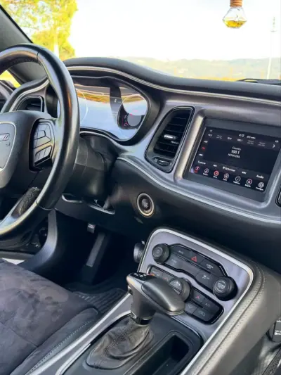 Dodge Challenger 2019 - 62950 EUR, 66000 km - AUTO.MOTO.pt - 66000km - foto 5 de 8