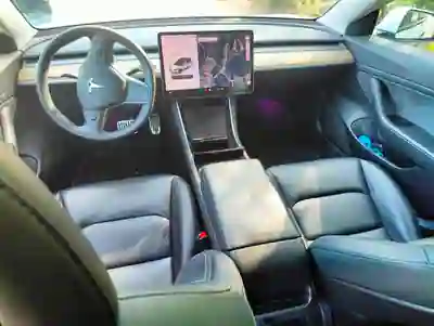 Tesla Model 3 2020 - 22900 EUR, 111000 km - AUTO.MOTO.pt - 111000km - foto 8 de 14