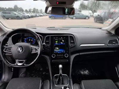 Renault Mégane 2017 - 9900 EUR, 185404 km - AUTO.MOTO.pt - 185404km - foto 9 de 11