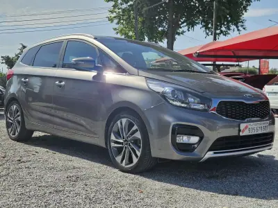 Kia Carens 2018 - 17700 EUR, 104900 km - AUTO.MOTO.pt - 104900km - foto 1 de 52