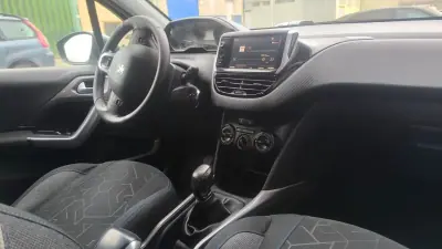 Peugeot 2008 2017 - 10900 EUR, 145000 km - AUTO.MOTO.pt - 145000km - foto 4 de 16