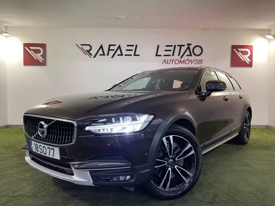 Volvo V90 Cross Country 2017 - 23500 EUR, 213000 km - AUTO.MOTO.pt - 213000km - foto 2 de 44