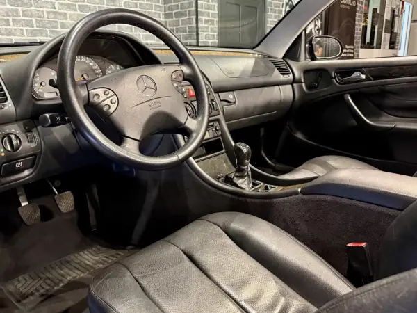 Mercedes-Benz CLK 200 2002 - 7990 EUR, 270000 km - AUTO.MOTO.pt - 270000km - foto 10 de 12