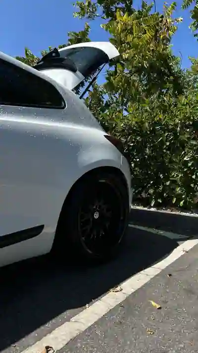 Volkswagen Scirocco 2010 - 14990 EUR, 201000 km - 201000km - foto 2 de 8