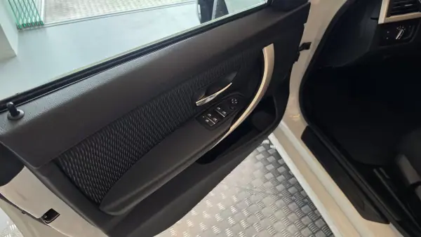 BMW 418 Gran Coupé 2019 - 20900 EUR, 175008 km - AUTO.MOTO.pt - 175008km - foto 36 de 50