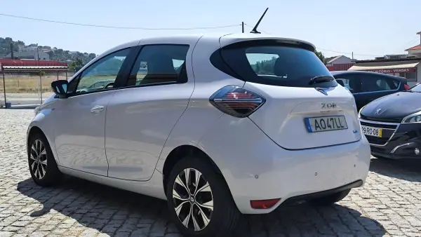 Renault Zoe 2022 - 16450 EUR, 92161 km - AUTO.MOTO.pt - 92161km - foto 7 de 9
