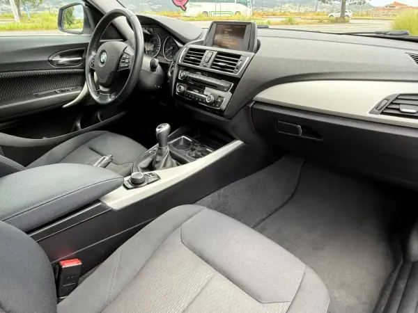 BMW 116 2015 - 11950 EUR, 266000 km - AUTO.MOTO.pt - 266000km - foto 7 de 11