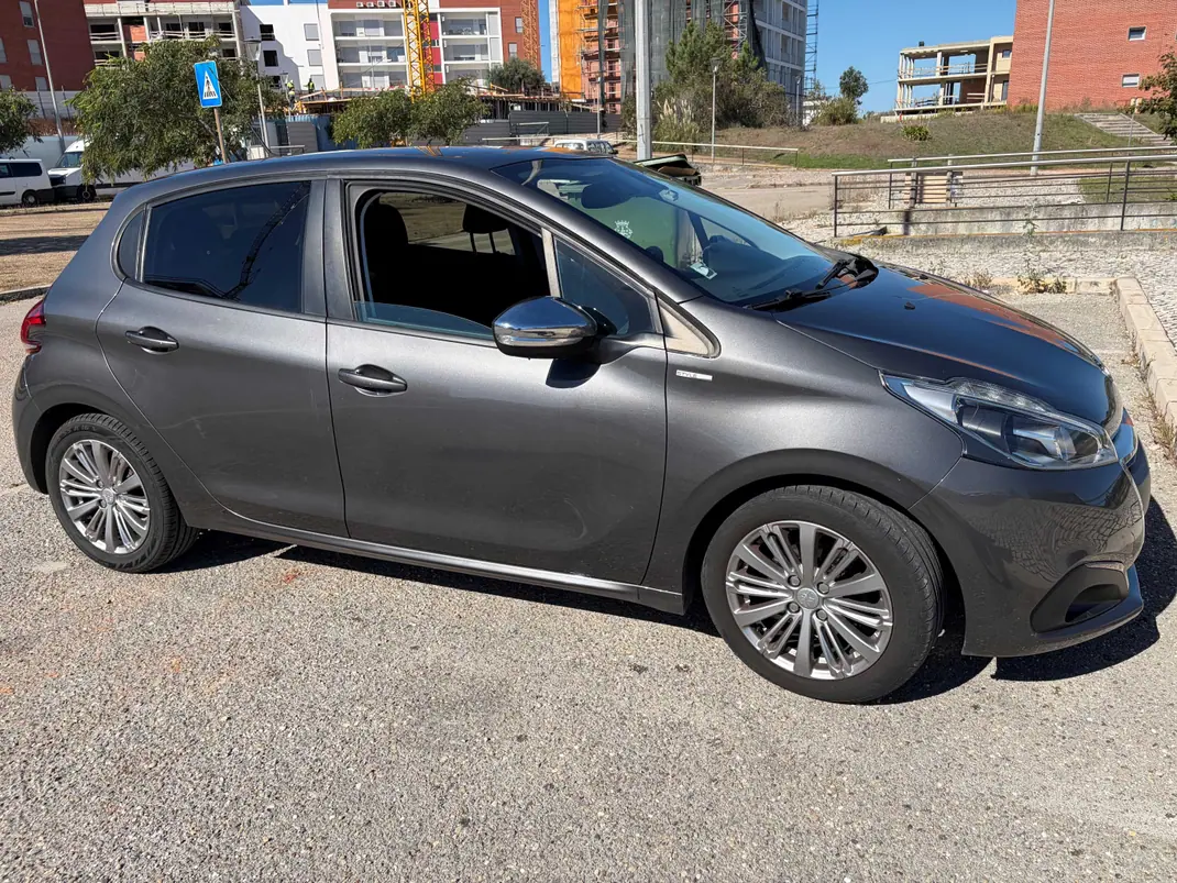 Peugeot 208 2018 - 10 EUR, 114000 km - 114000km - foto 6 de 15
