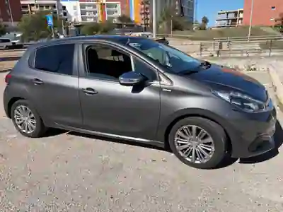Peugeot 208 2018 - 10 EUR, 114000 km - 114000km - foto 6 de 15