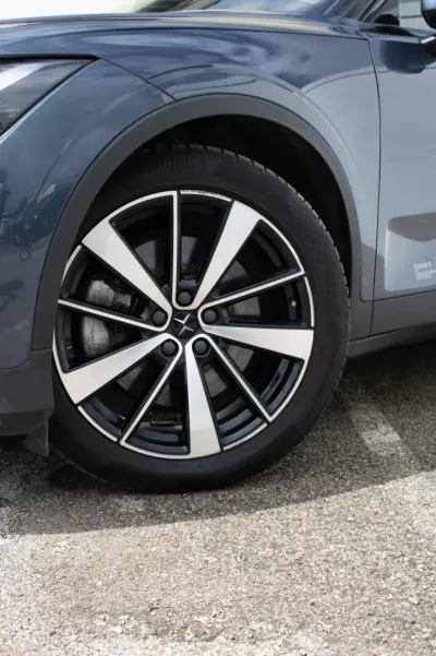 Polestar 2 2021 - 22500 EUR, 138000 km - AUTO.MOTO.pt - 138000km - foto 8 de 46