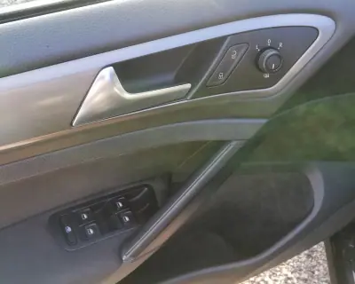 Volkswagen Golf 2013 - 11000 EUR, 240000 km - AUTO.MOTO.pt - 240000km - foto 7 de 21