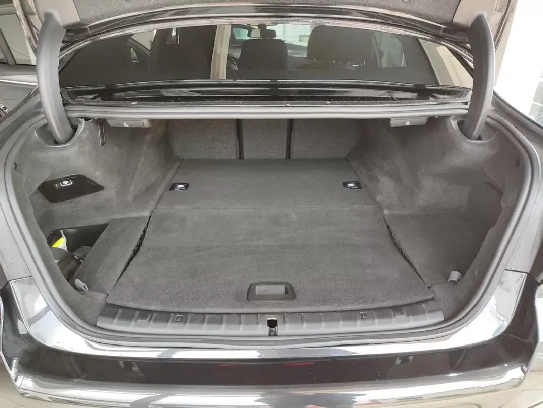 BMW 530e 2022 - 35650 EUR, 99990 km - AUTO.MOTO.pt - 99990km - foto 16 de 37