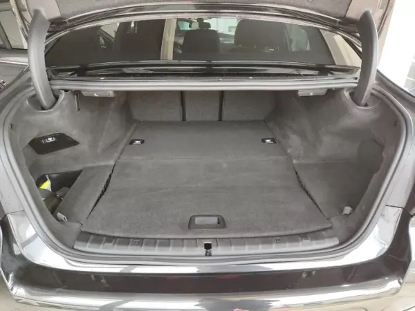 BMW 530e 2022 - 35650 EUR, 99990 km - AUTO.MOTO.pt - 99990km - foto 16 de 37