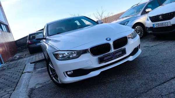 BMW 318 2015 - 12900 EUR, 195000 km - AUTO.MOTO.pt - 195000km - foto 10 de 20