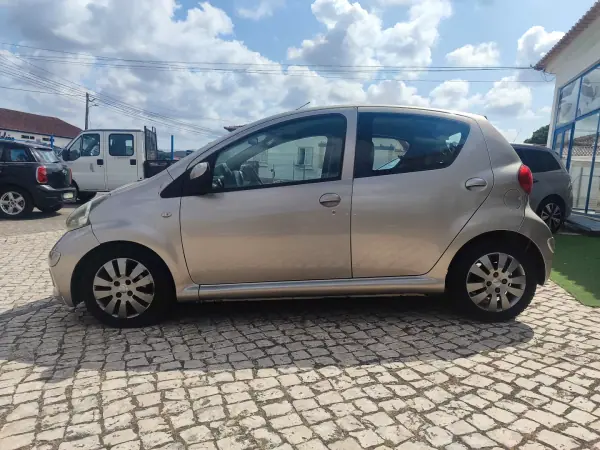Toyota Aygo 2008 - 5990 EUR, 194000 km - AUTO.MOTO.pt - 194000km - foto 4 de 17