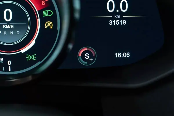 Aston Martin V8 Vantage Coupe 2019 - 144950 EUR, 31000 km - 31000km - foto 28 de 45