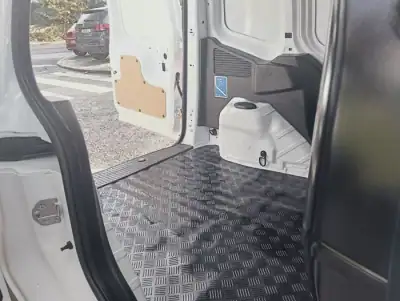 Ford Transit Courier 2020 - 10990 EUR, 129167 km - AUTO.MOTO.pt - 129167km - foto 25 de 52