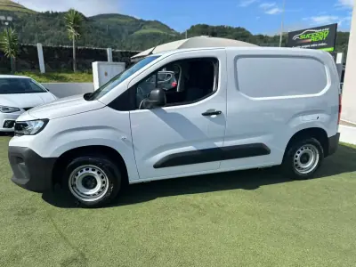 Peugeot PARTNER GIRAFON 2025 - 20990 EUR, 15535 km - AUTO.MOTO.pt - 15535km - foto 3 de 11