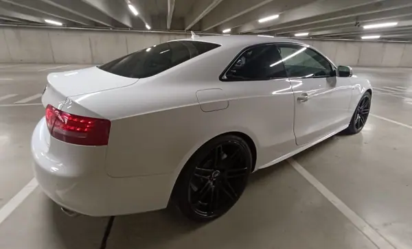 Audi A5 2010 - 15750 EUR, 276000 km - AUTO.MOTO.pt - 276000km - foto 4 de 19