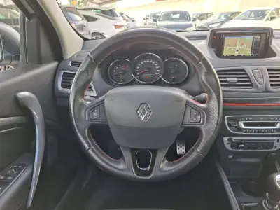 Renault Mégane Sport Tourer 2014 - 11500 EUR, 130900 km - AUTO.MOTO.pt - 130900km - foto 16 de 28