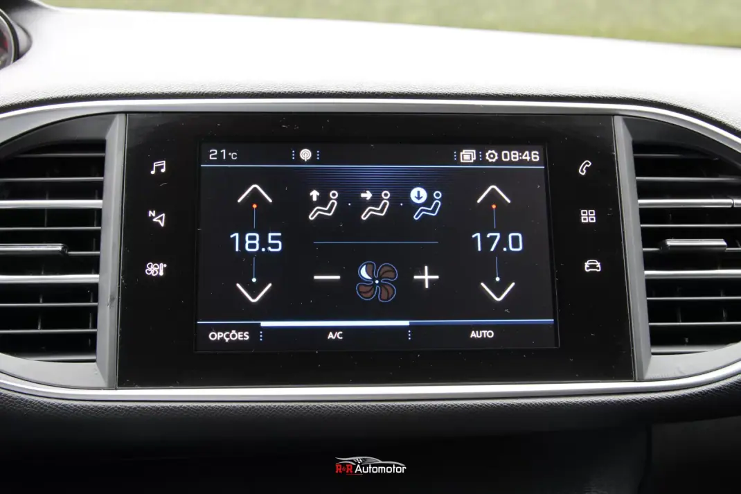 Peugeot 308 2018 - 14750 EUR, 218000 km - 218000km - foto 30 de 42