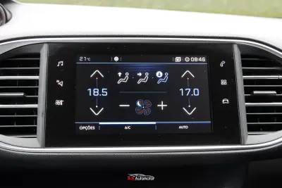 Peugeot 308 2018 - 14750 EUR, 218000 km - AUTO.MOTO.pt - 218000km - foto 30 de 42