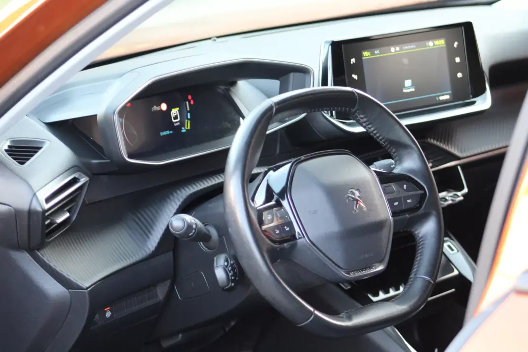 Peugeot e-2008 2020 - 19450 EUR, 54000 km - AUTO.MOTO.pt - 54000km - foto 38 de 41