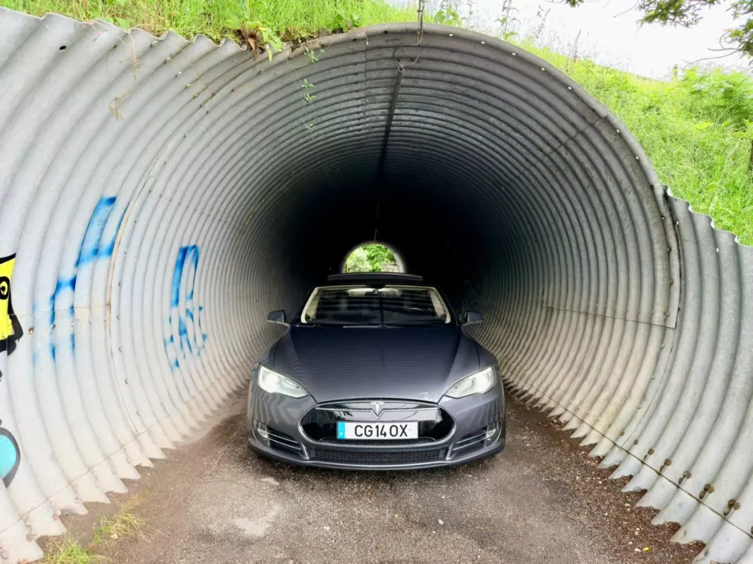 Tesla Model S 2013 - 15500 EUR, 306000 km - AUTO.MOTO.pt - 306000km - foto 23 de 24