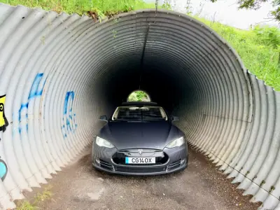 Tesla Model S 2013 - 15500 EUR, 306000 km - AUTO.MOTO.pt - 306000km - foto 23 de 24
