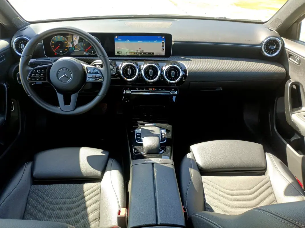Mercedes-Benz A 180 Limousine 2019 - 23450 EUR, 126183 km - AUTO.MOTO.pt - 126183km - foto 11 de 21