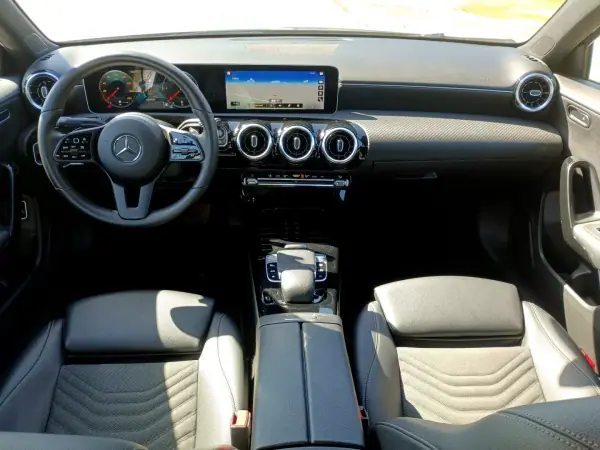 Mercedes-Benz A 180 Limousine 2019 - 23450 EUR, 126183 km - AUTO.MOTO.pt - 126183km - foto 11 de 21