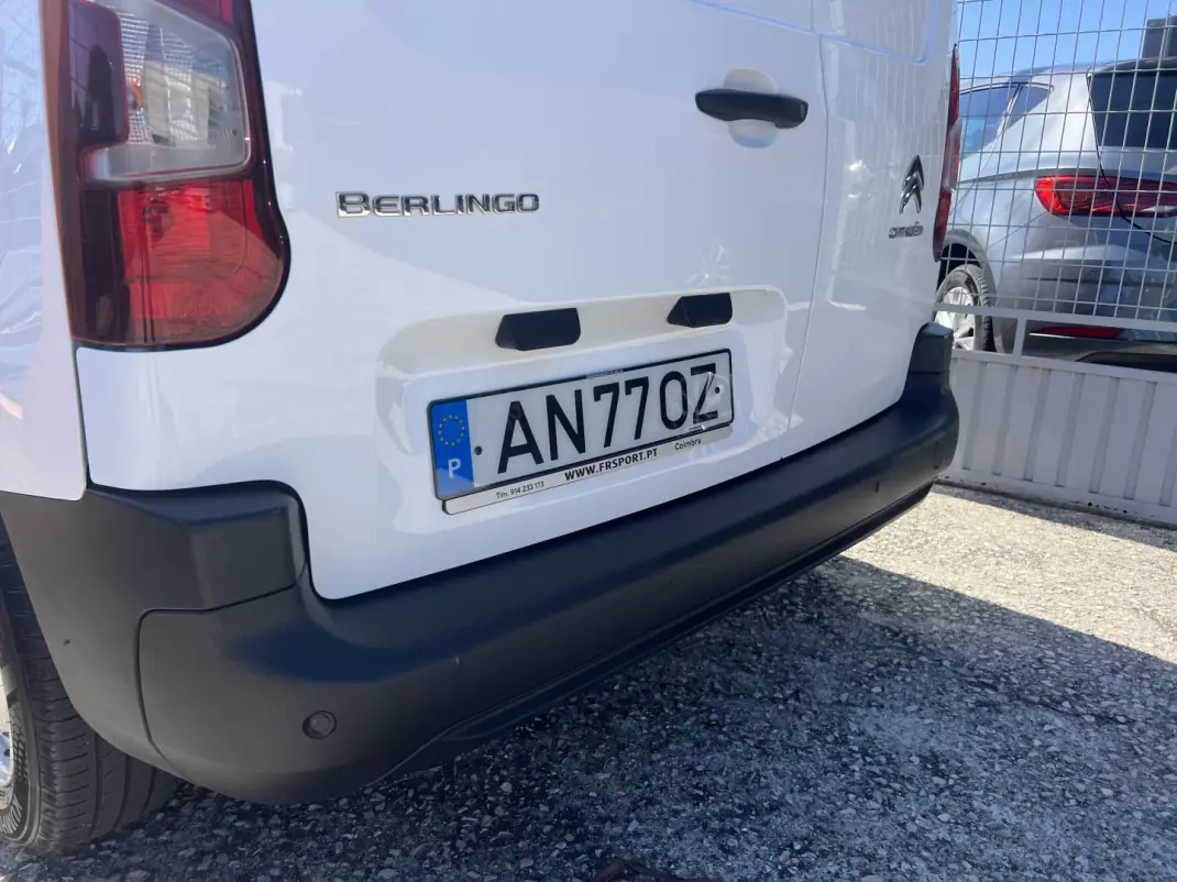 Citroën Berlingo 2022 - 13800 EUR, 118170 km - AUTO.MOTO.pt - 118170km - foto 11 de 12