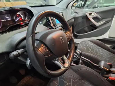 Peugeot 2008 2015 - 9740 EUR, 120266 km - AUTO.MOTO.pt - 120266km - foto 4 de 28