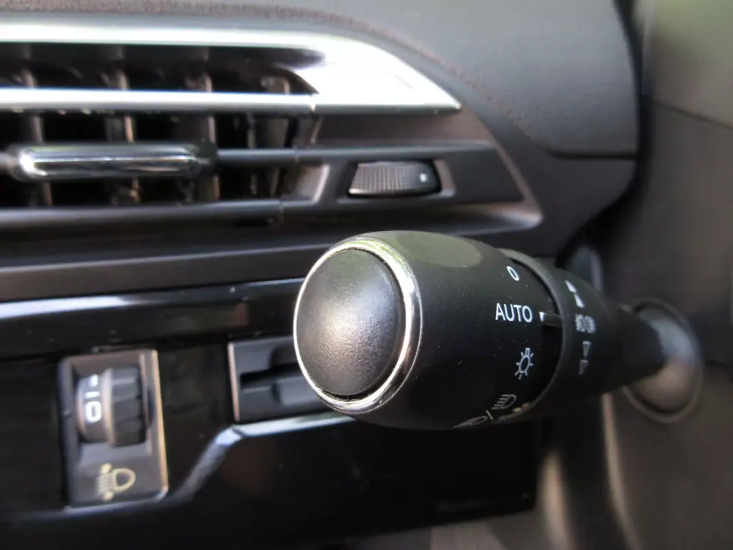 Citroën C4 Grand Picasso 2014 - 11490 EUR, 185000 km - AUTO.MOTO.pt - 185000km - foto 21 de 60