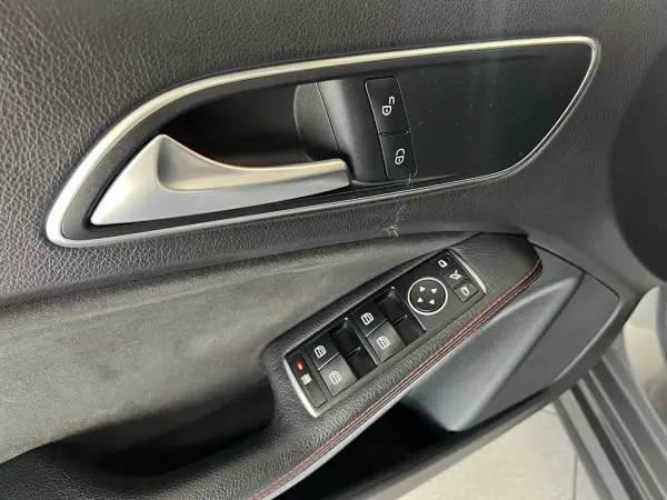 Mercedes-Benz A 160 2018 - 18600 EUR, 138840 km - AUTO.MOTO.pt - 138840km - foto 19 de 22