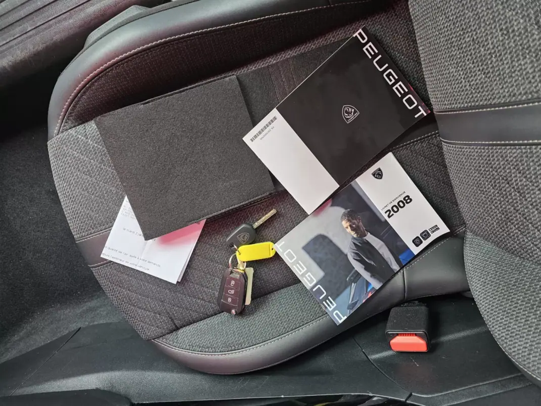 Peugeot 2008 2023 - 22999 EUR, 119000 km - AUTO.MOTO.pt - 119000km - foto 16 de 21