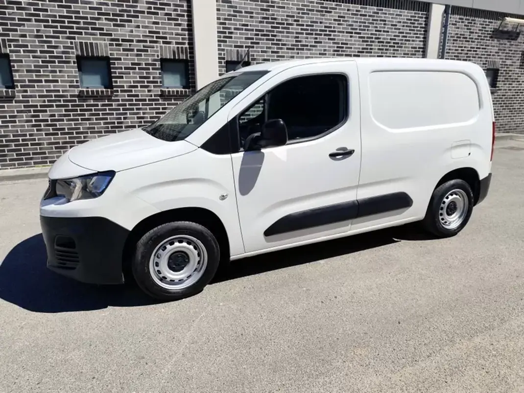 Peugeot Partner 1.6 HDI , 3 Lug. , Iva Dedutivel 2019 - 12480 EUR, 131000 km - AUTO.MOTO.pt - 131000km - foto 3 de 29