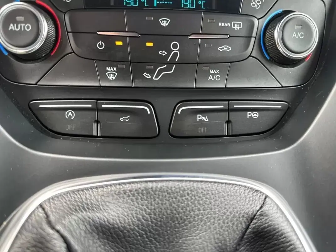 Ford Kuga 2017 - 16490 EUR, 75000 km - AUTO.MOTO.pt - 75000km - foto 54 de 60