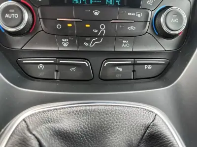 Ford Kuga 2017 - 16490 EUR, 75000 km - AUTO.MOTO.pt - 75000km - foto 54 de 60