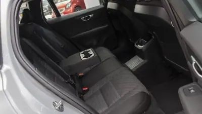 Volvo V60 2023 - 30900 EUR, 128000 km - AUTO.MOTO.pt - 128000km - foto 10 de 30