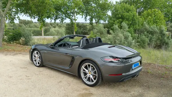 Porsche 718 Boxster 2016 - 61500 EUR, 69000 km - AUTO.MOTO.pt - 69000km - foto 3 de 9