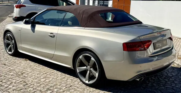 Audi A5 Cabrio 2015 - 23900 EUR, 128555 km - AUTO.MOTO.pt - 128555km - foto 11 de 61