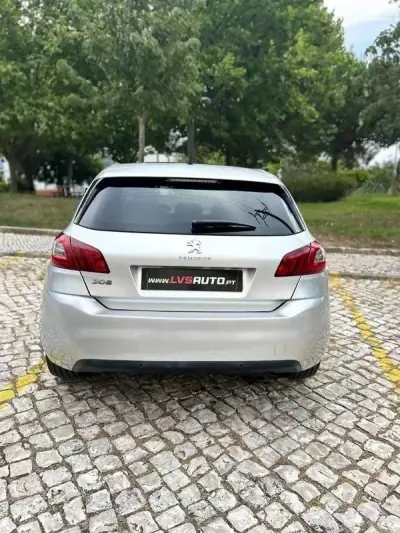 Peugeot 308 2015 - 11900 EUR, 210000 km - AUTO.MOTO.pt - 210000km - foto 6 de 36