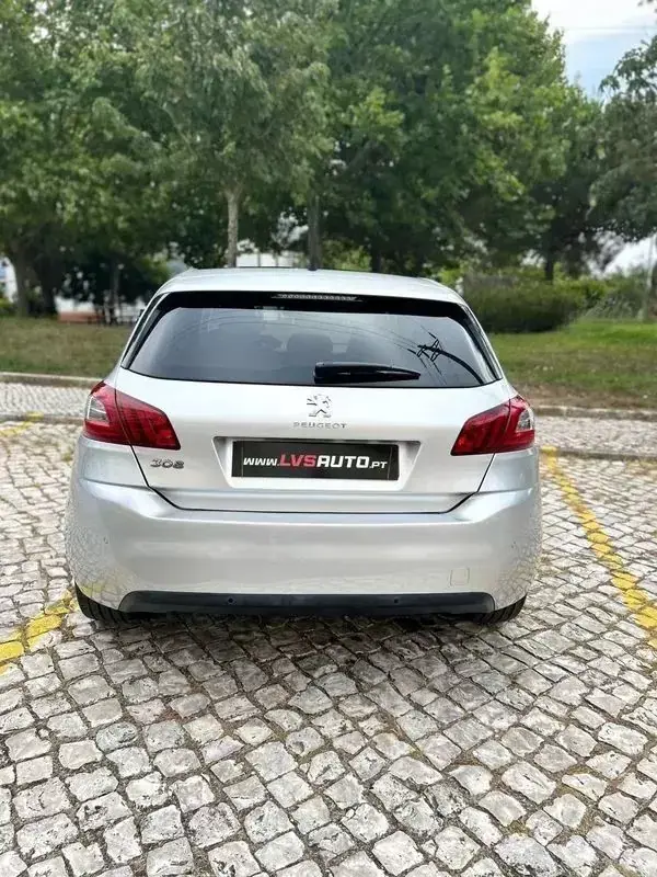 Peugeot 308 2015 - 11900 EUR, 210000 km - AUTO.MOTO.pt - 210000km - foto 6 de 36