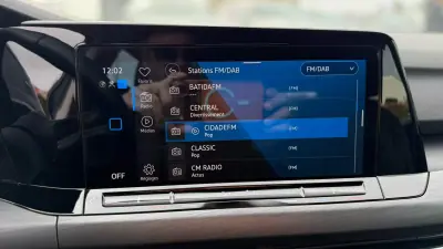 Volkswagen Golf 2021 - 21500 EUR, 96839 km - AUTO.MOTO.pt - 96839km - foto 30 de 38